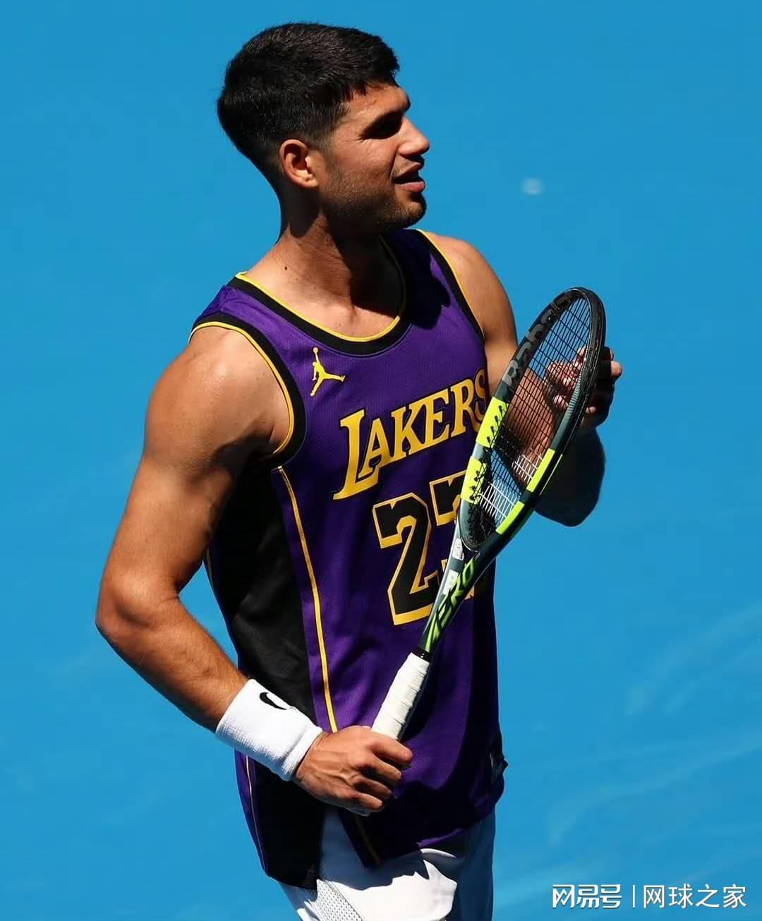 开云体育下载-周杰伦官宣将参加澳网一球致胜赛，阿卡穿詹姆斯球衣训练引热议