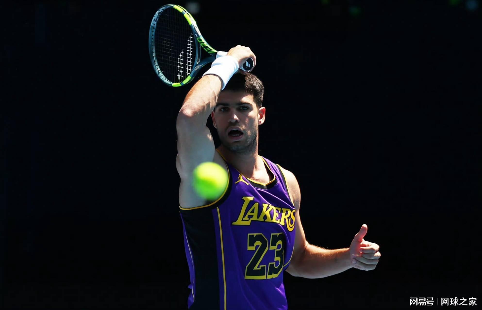 开云体育下载-周杰伦官宣将参加澳网一球致胜赛，阿卡穿詹姆斯球衣训练引热议