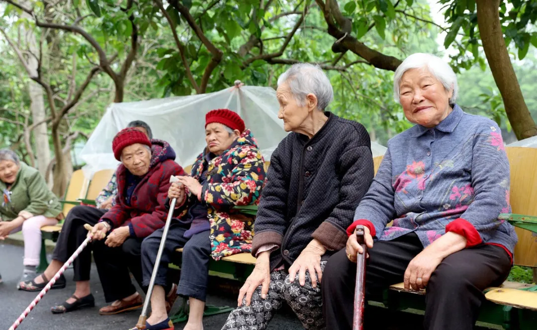 开云体育官网-2026养老金“22连涨”稳了！工龄满40年，挂钩调整更吃香吗？